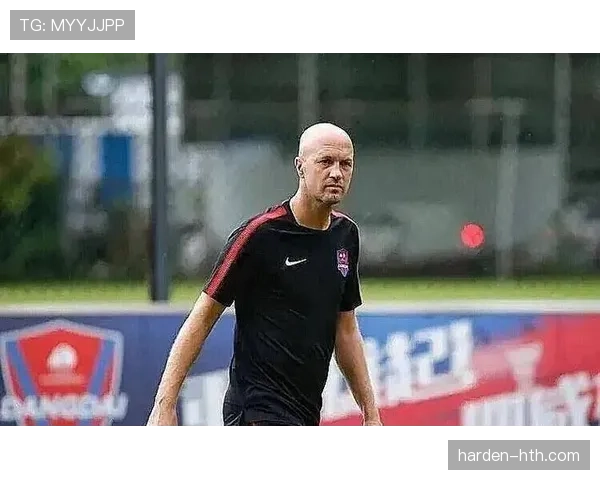 克鲁伊夫式节奏掌控引领现代足球战术革新