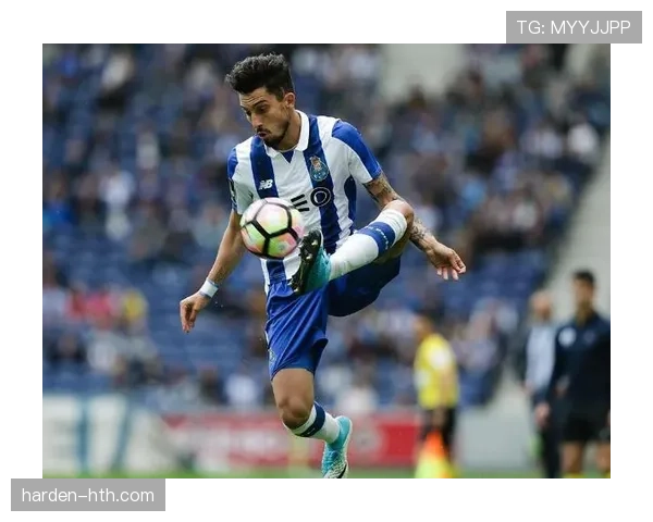 亚历克斯·格里马尔多本赛季表现稳健，攻防两端持续提升