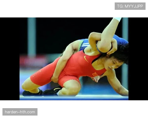 为什么看似轻微的接触却被判犯规？裁判的犯规判定标准揭秘