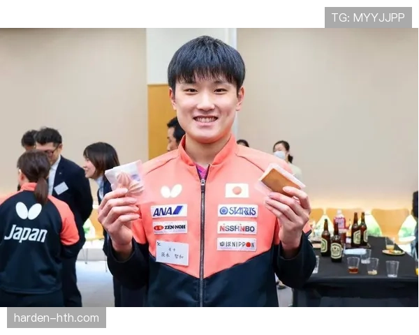 张本智和戴着奢侈手表去训练场，那反差我笑出声